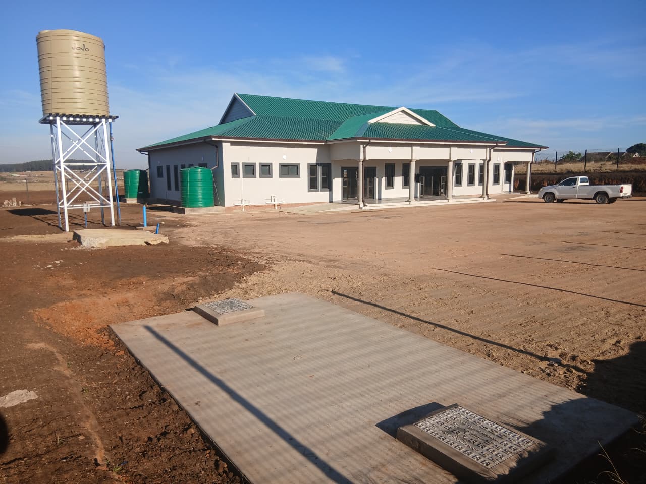 Seamless aluminium gutters fitted by Eyethu Gutters